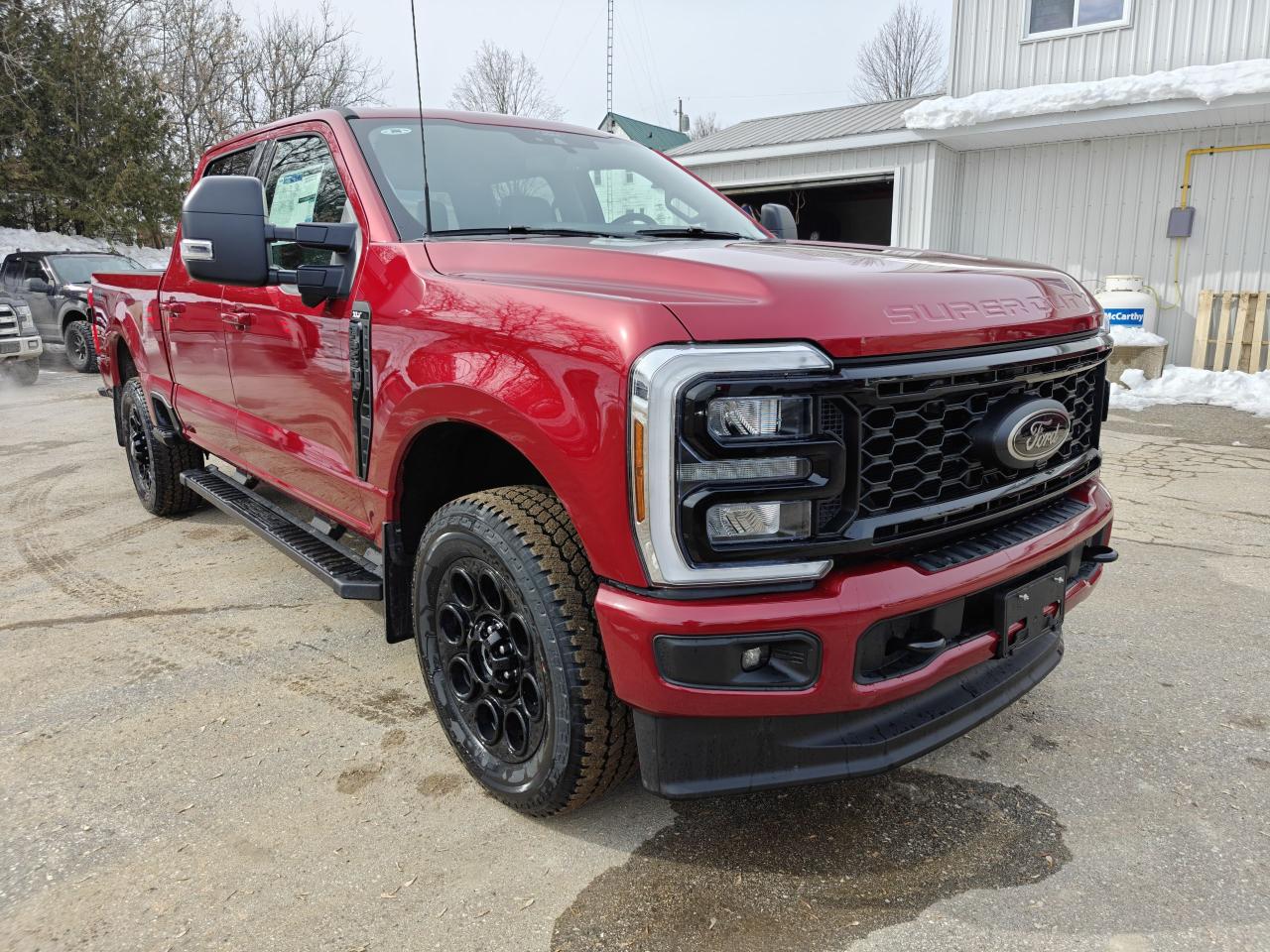 2025 Ford F-250 4x4 Crew Cab XLT Photo