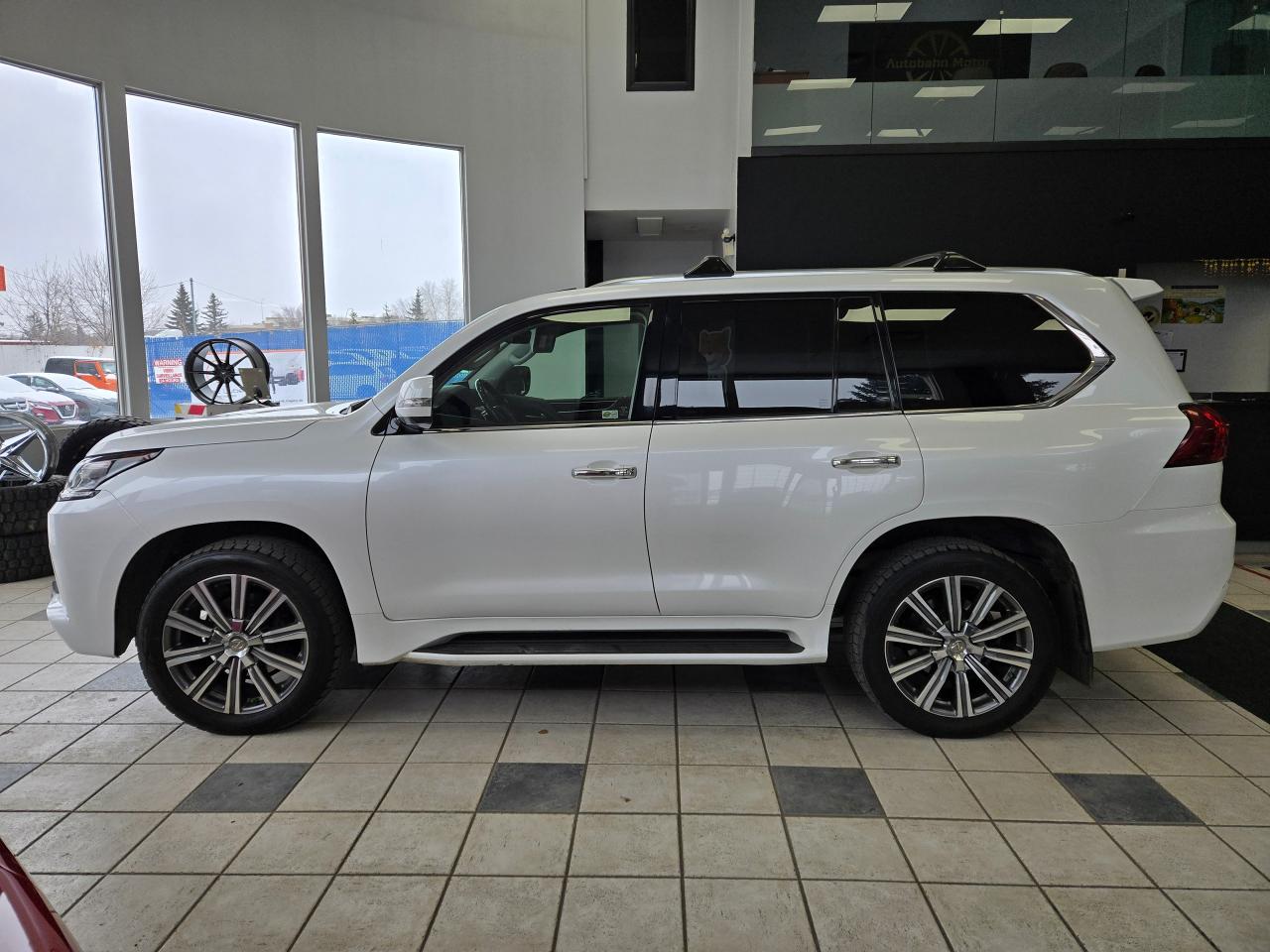 2017 Lexus LX 570 4WD Full Load | ALL CREDIT ACCEPTED!! - Photo #4