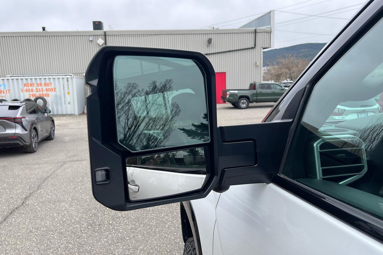 2023 Toyota Tundra CrewMax Platinum L PLAT Photo