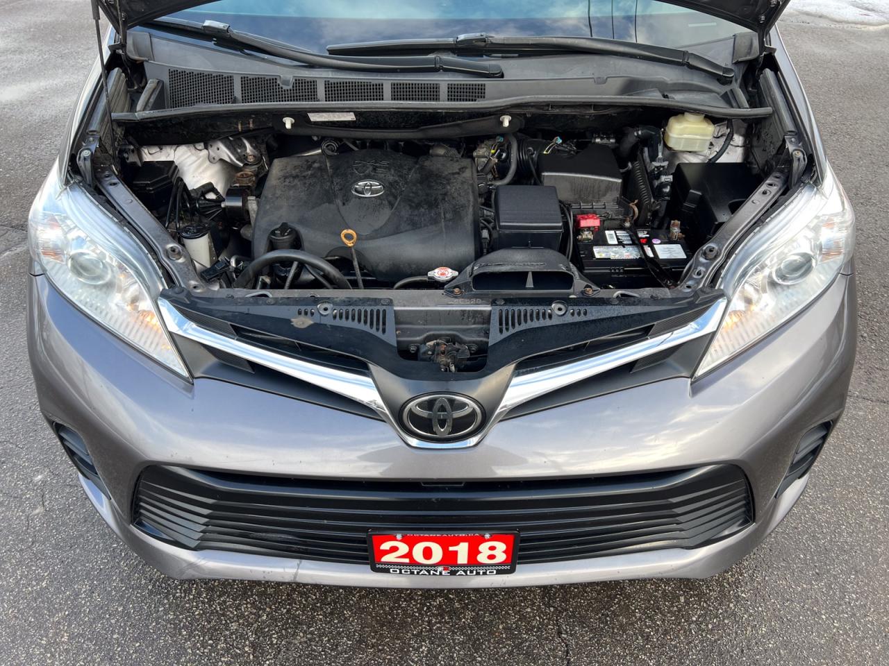 2018 Toyota Sienna LE Photo
