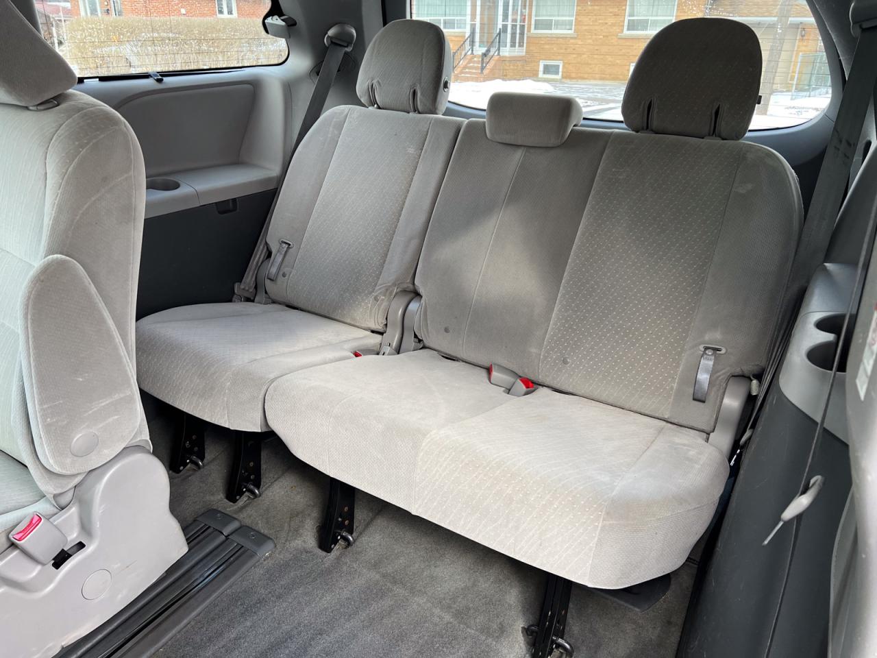 2018 Toyota Sienna LE Photo