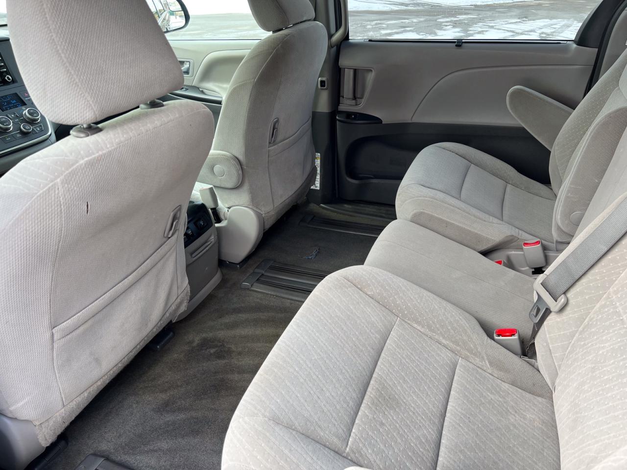 2018 Toyota Sienna LE Photo