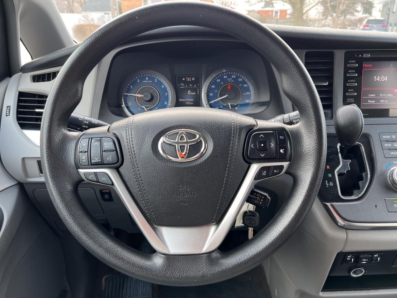 2018 Toyota Sienna LE Photo