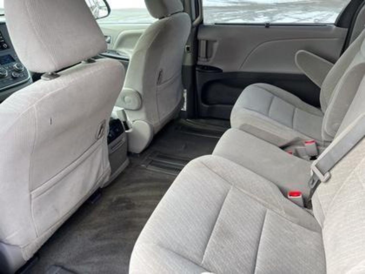2018 Toyota Sienna LE 8-Passenger FWD Photo