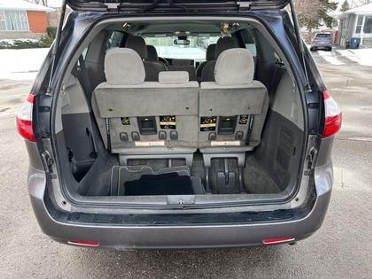 2018 Toyota Sienna LE 8-Passenger FWD Photo