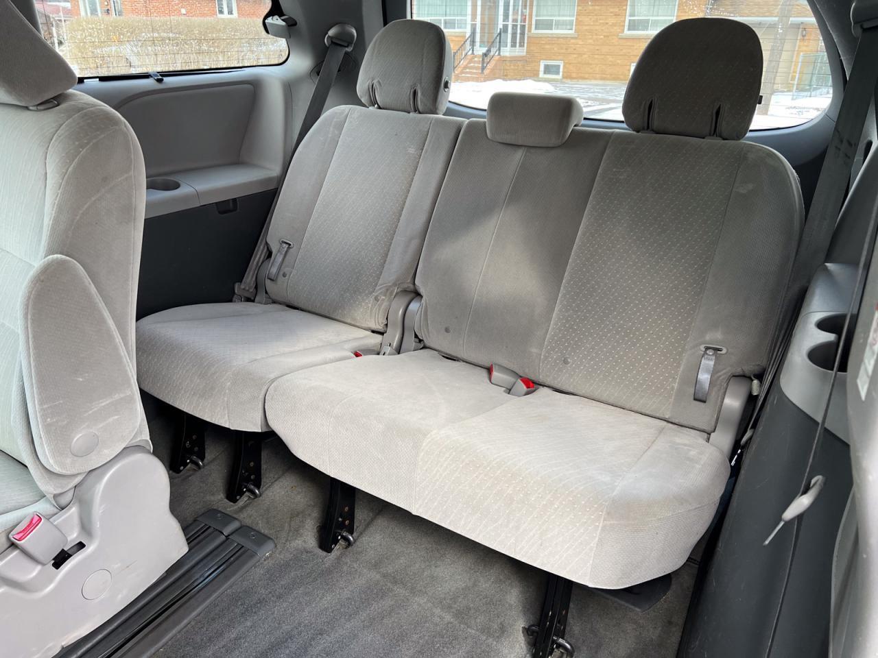 2018 Toyota Sienna LE 8-Passenger FWD Photo