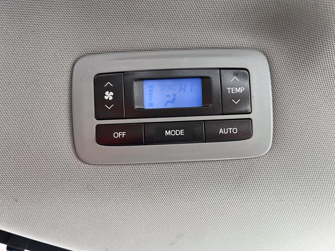 2018 Toyota Sienna LE 8-Passenger FWD Photo