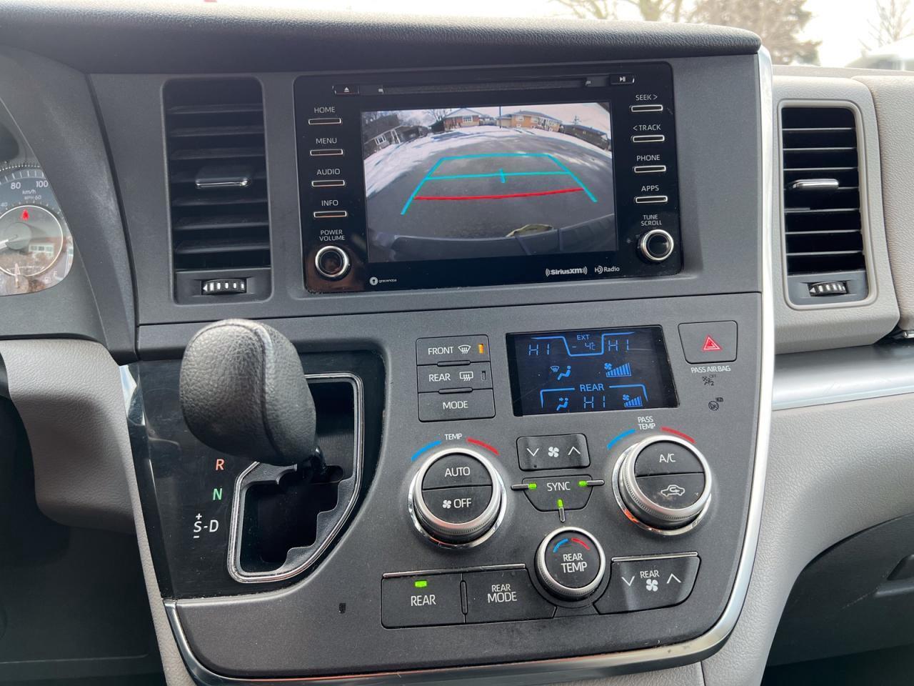 2018 Toyota Sienna LE 8-Passenger FWD Photo