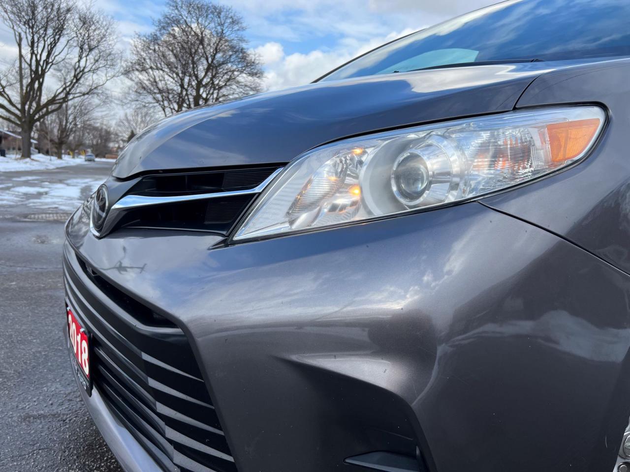 2018 Toyota Sienna LE - Photo #7