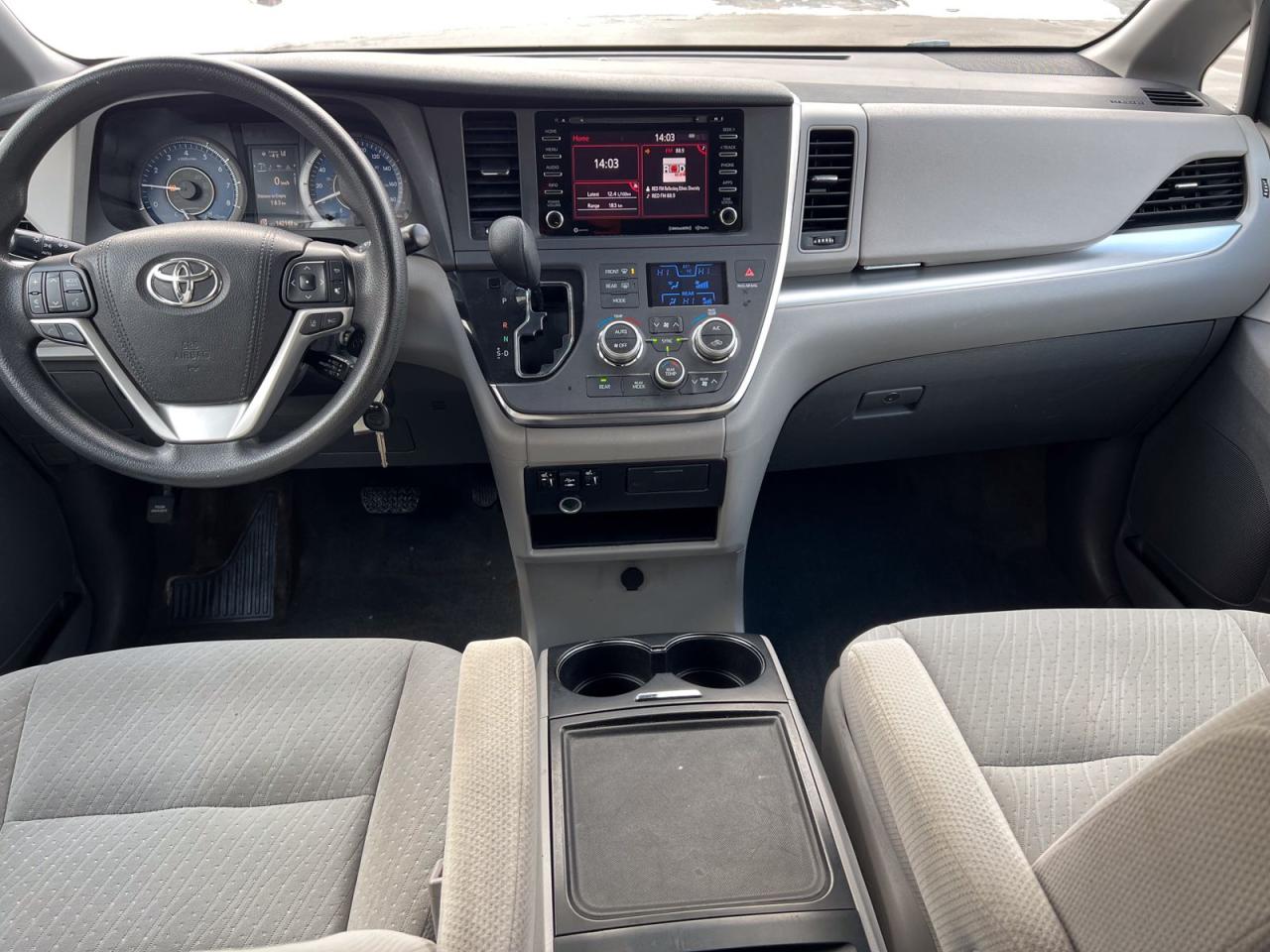 2018 Toyota Sienna LE - Photo #16