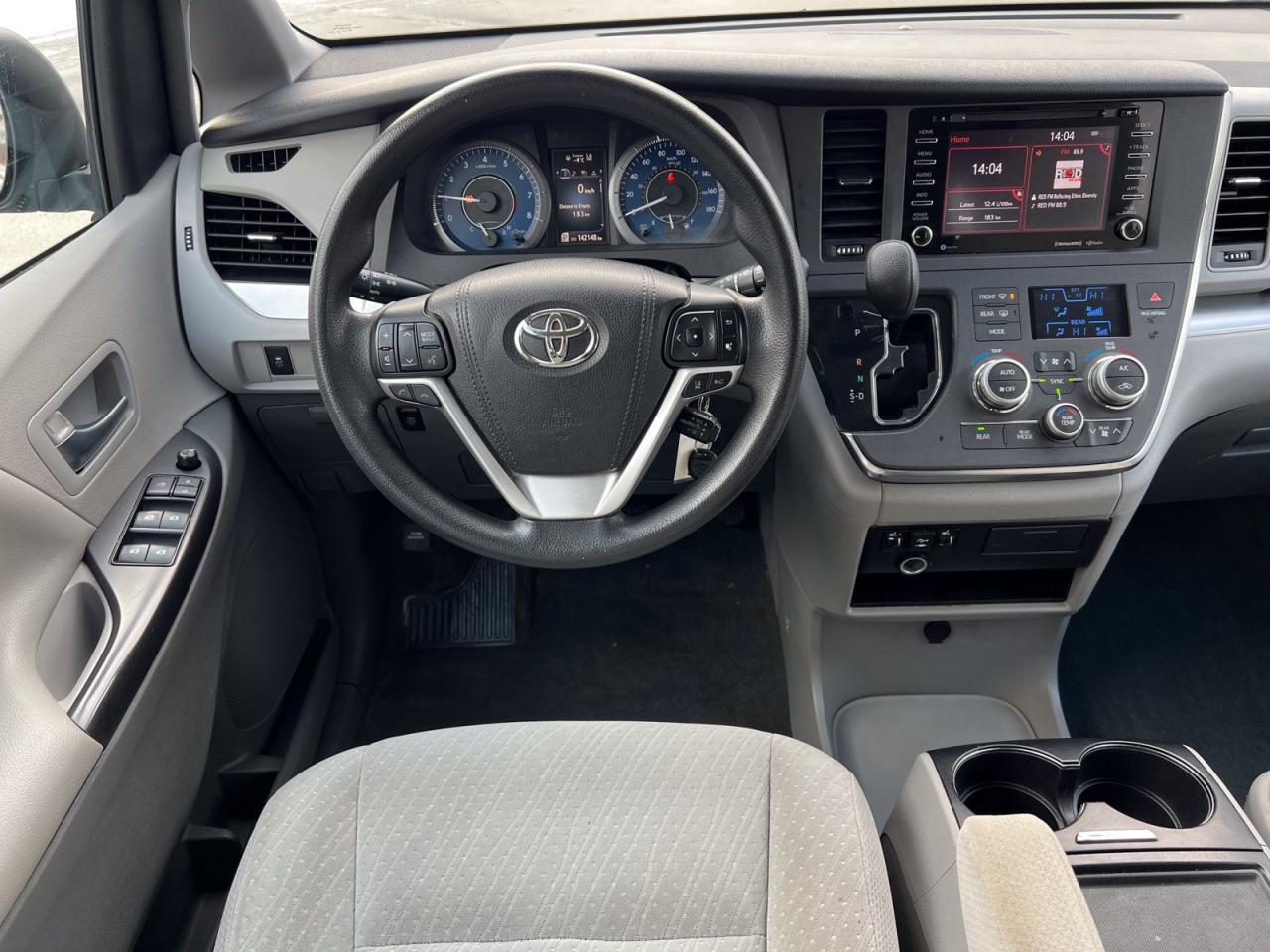 2018 Toyota Sienna LE - Photo #17