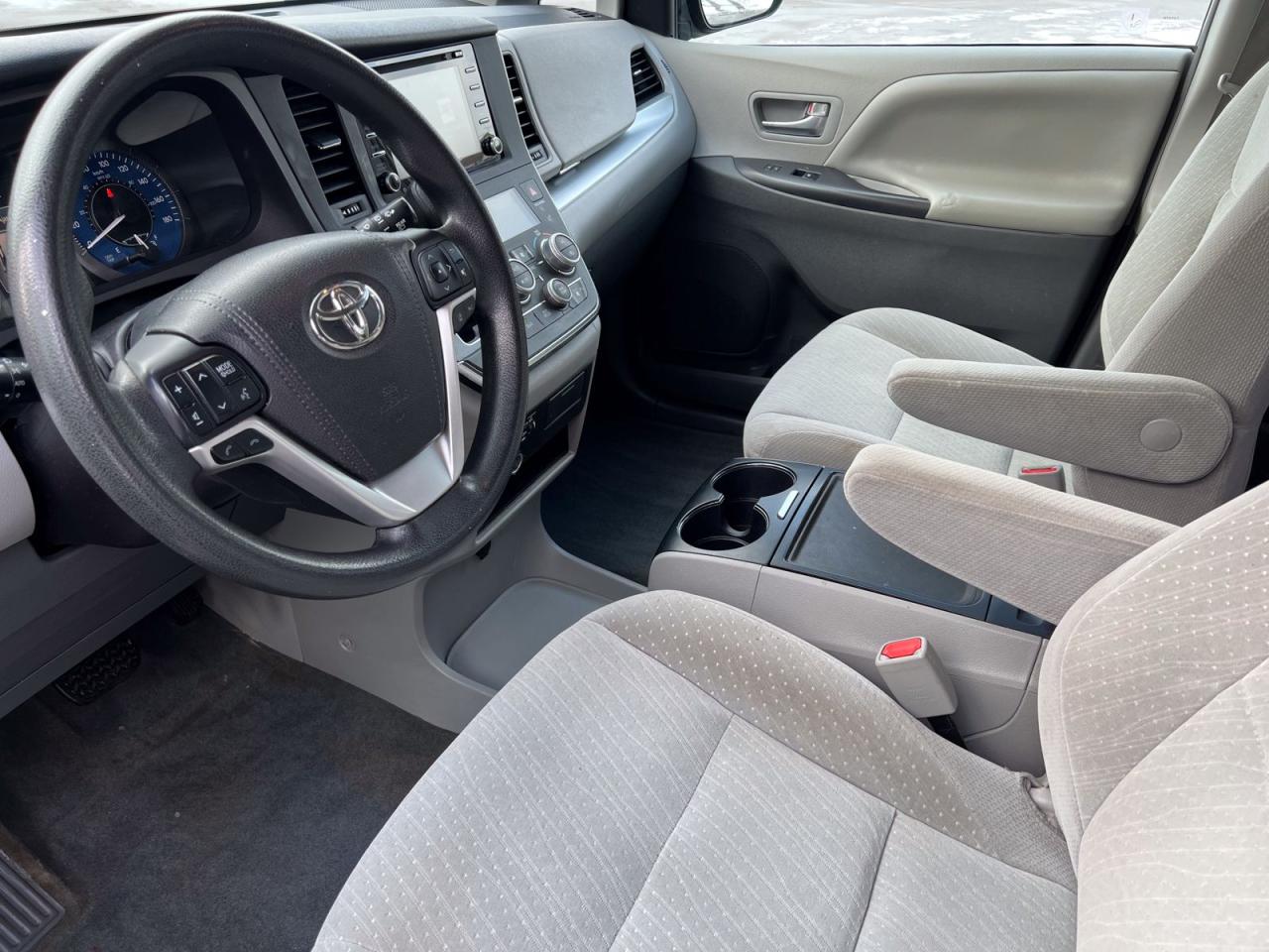 2018 Toyota Sienna LE - Photo #20