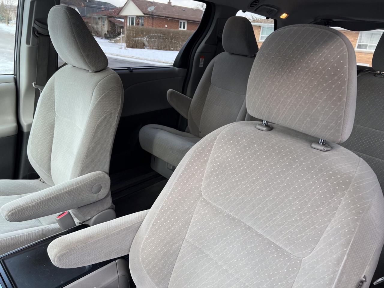 2018 Toyota Sienna LE - Photo #21