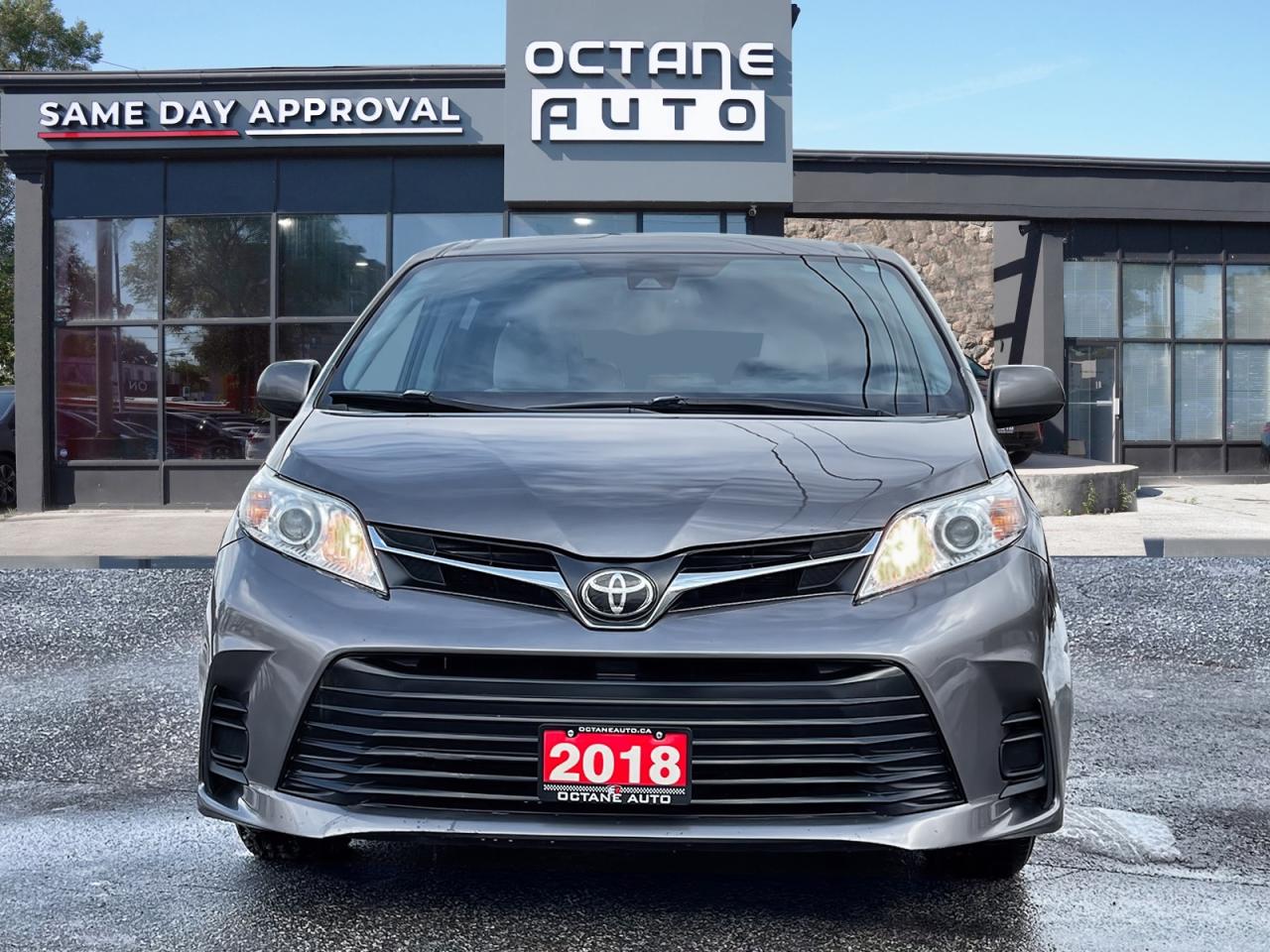 2018 Toyota Sienna LE - Photo #2