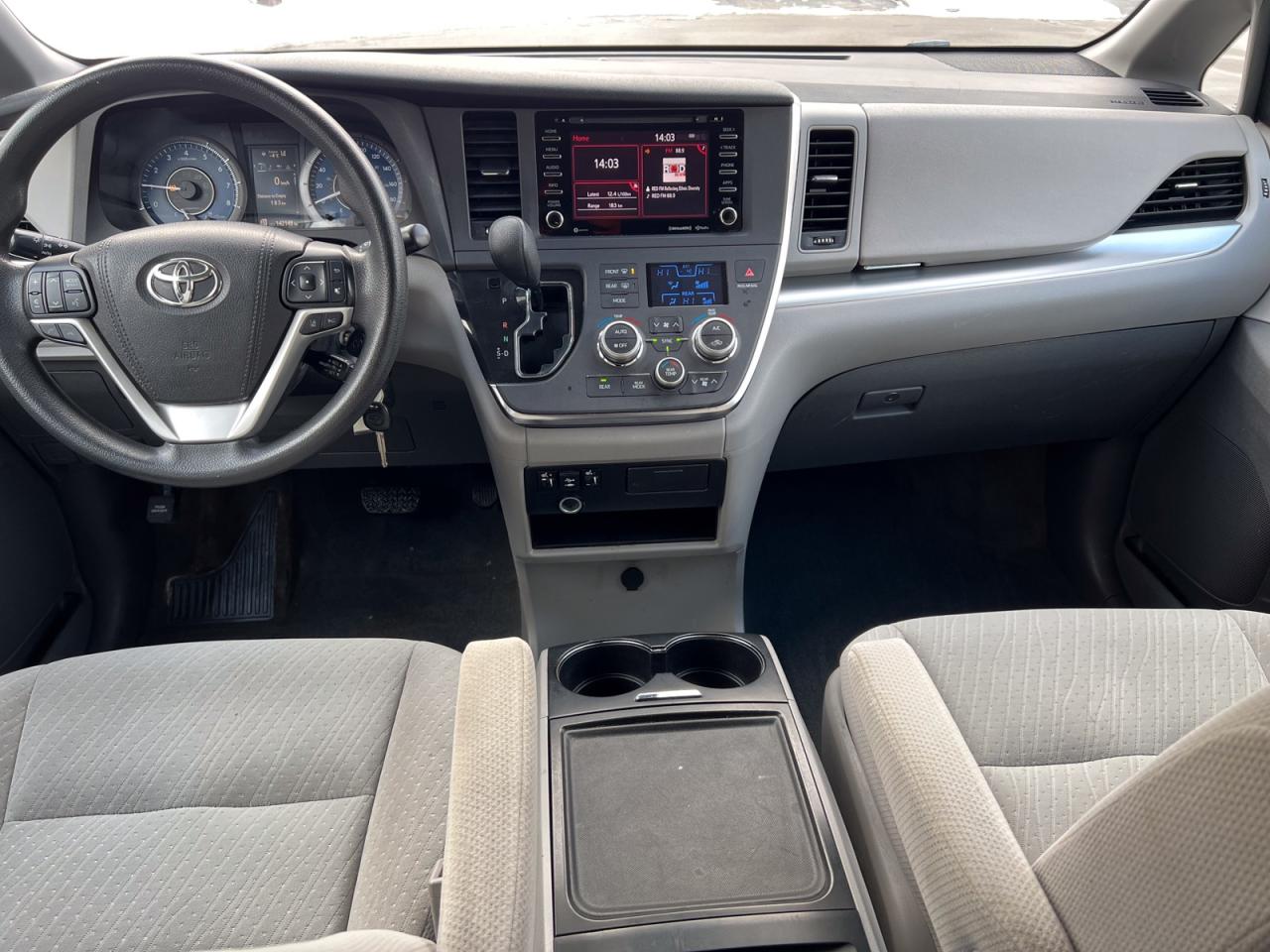 2018 Toyota Sienna LE - Photo #16