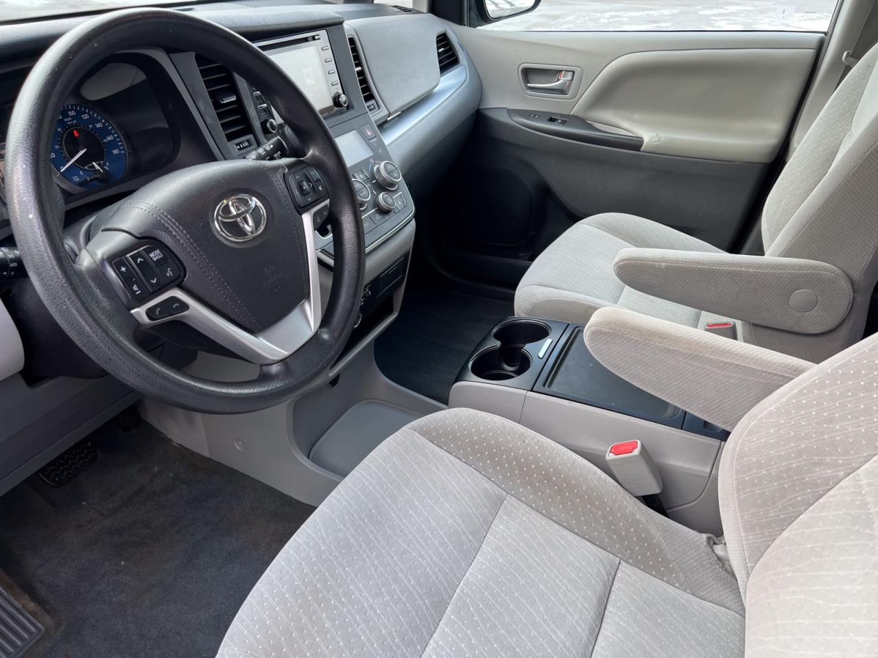 2018 Toyota Sienna LE - Photo #20
