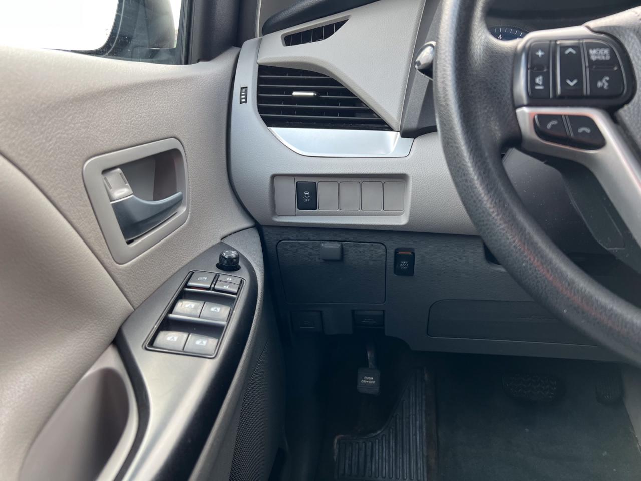 2018 Toyota Sienna LE - Photo #22