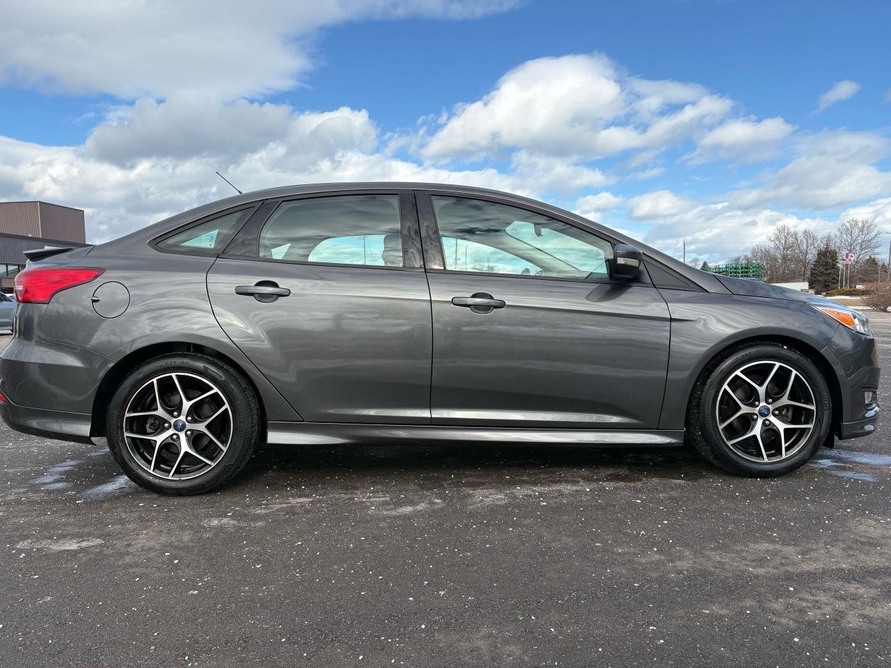 2017 Ford Focus SE - Photo #6