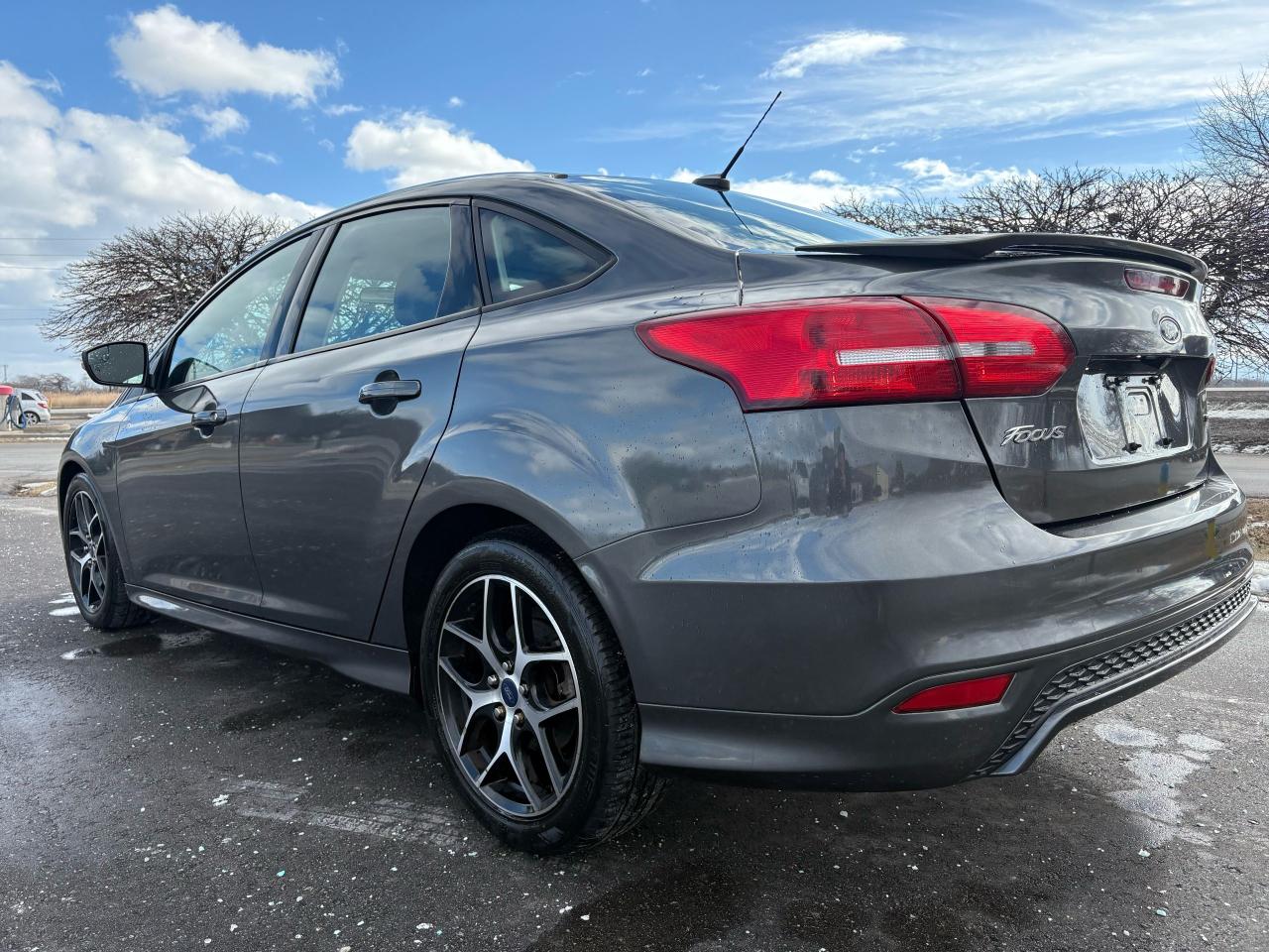 2017 Ford Focus SE - Photo #3