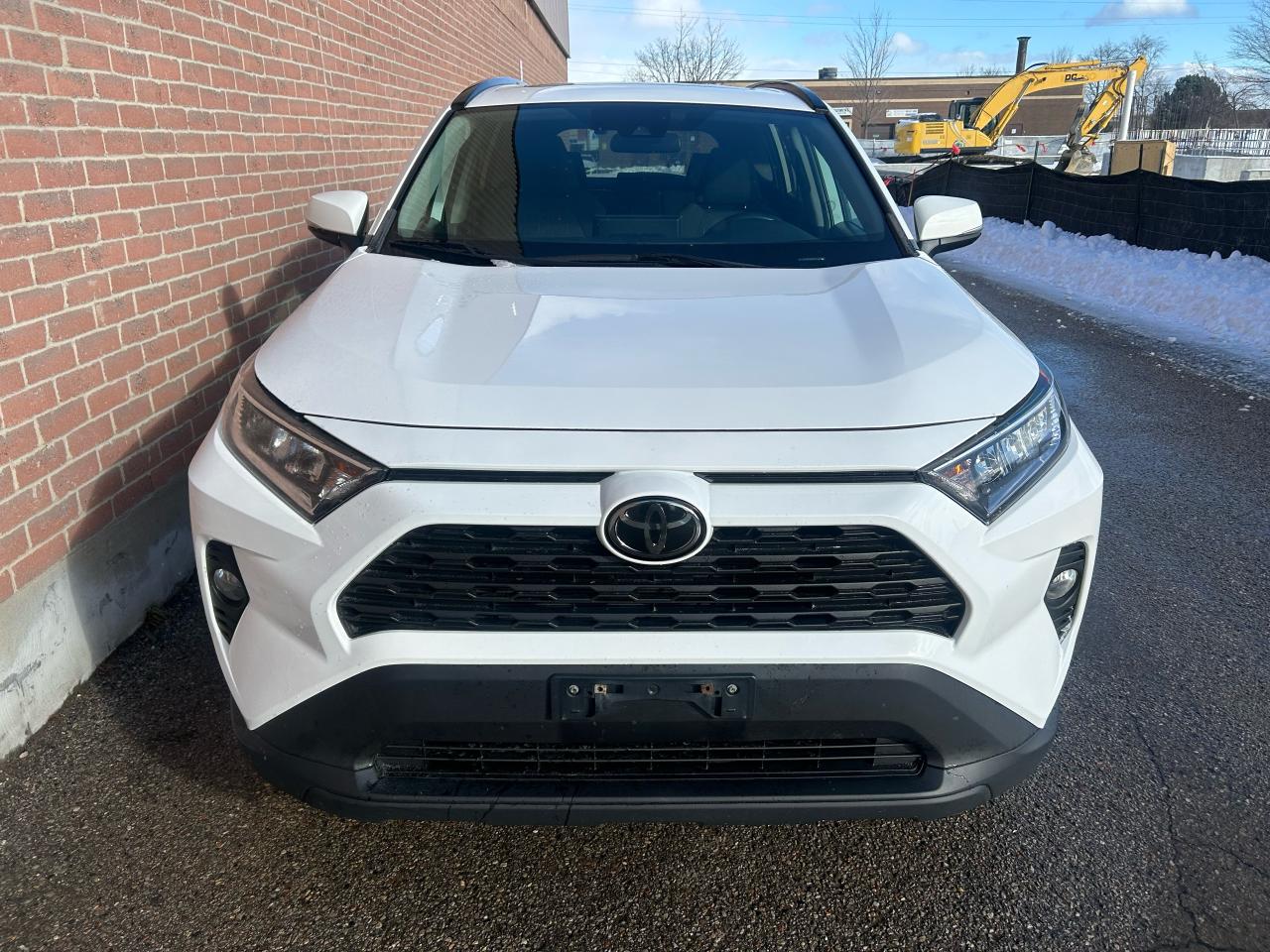 2021 Toyota RAV4 XLE Photo3