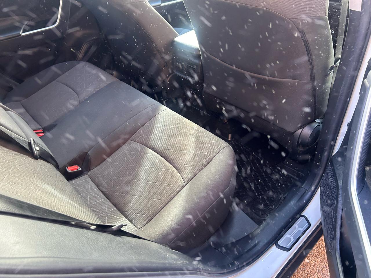 2021 Toyota RAV4 XLE Photo4