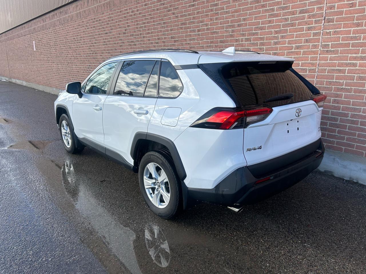 2021 Toyota RAV4 XLE - Photo #3