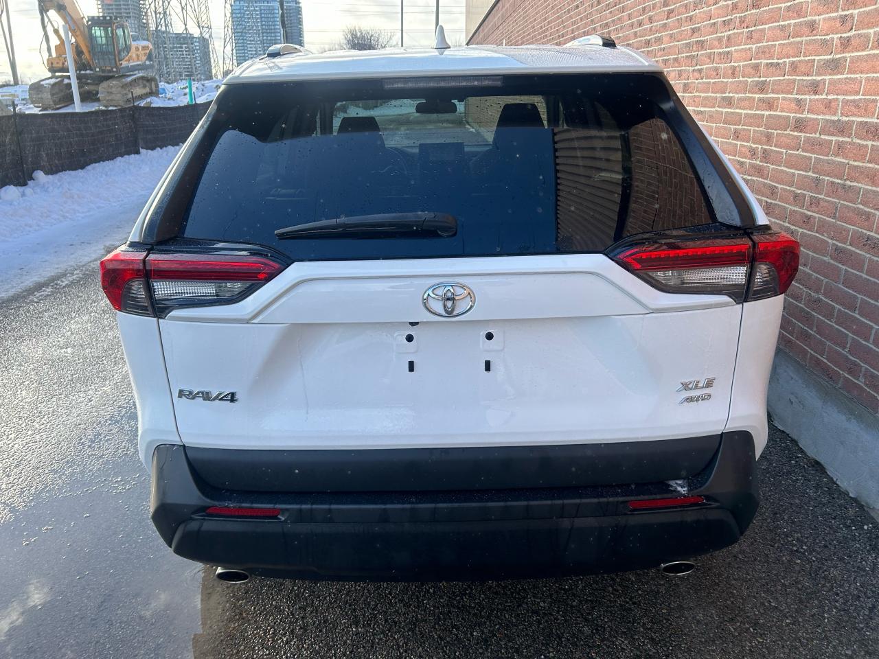 2021 Toyota RAV4 XLE - Photo #8