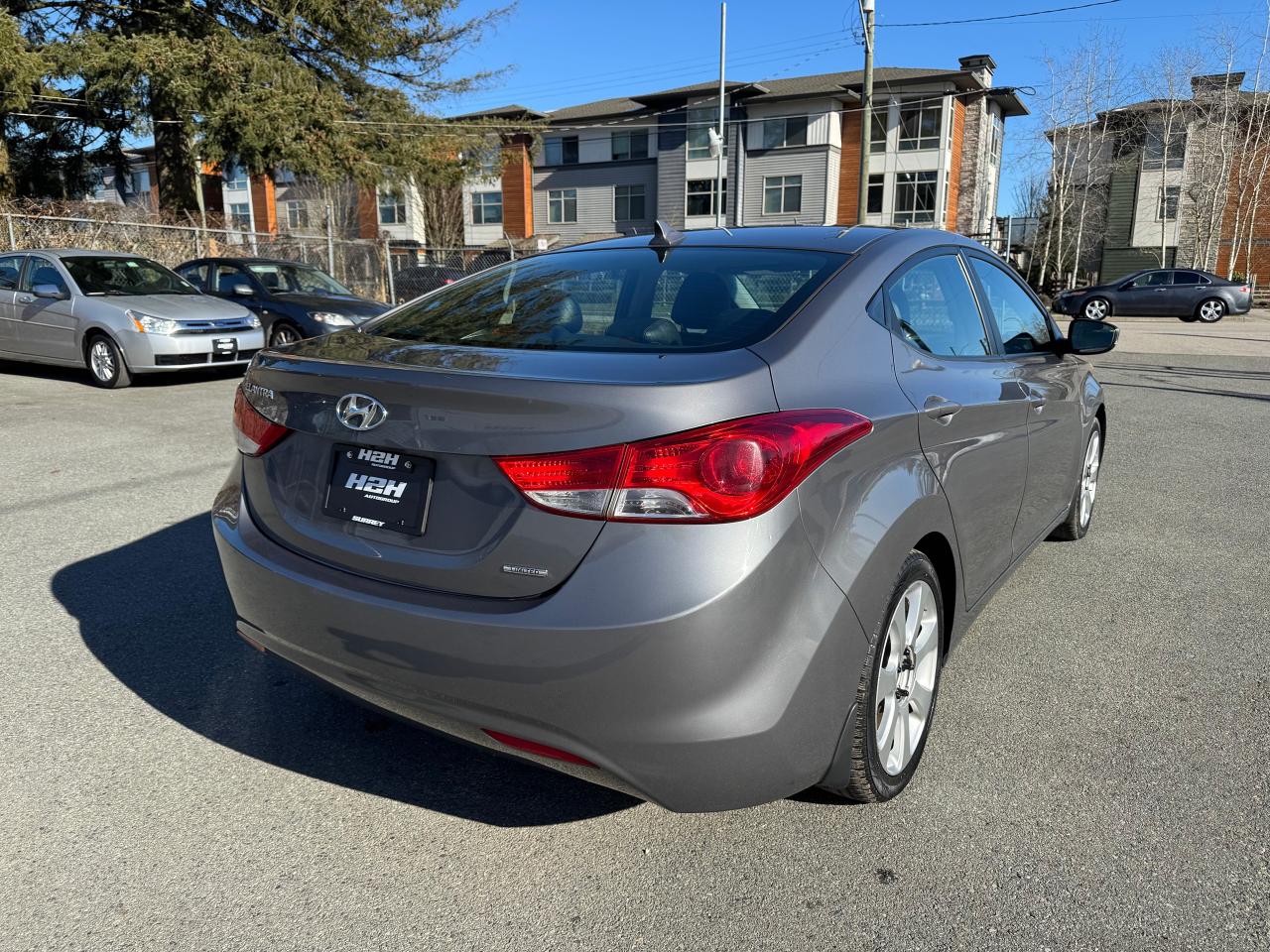 2011 Hyundai Elantra FINANCING AVAILABLE Photo4