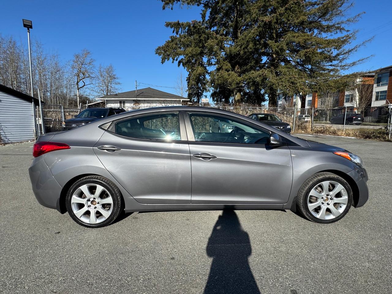 2011 Hyundai Elantra FINANCING AVAILABLE Photo3