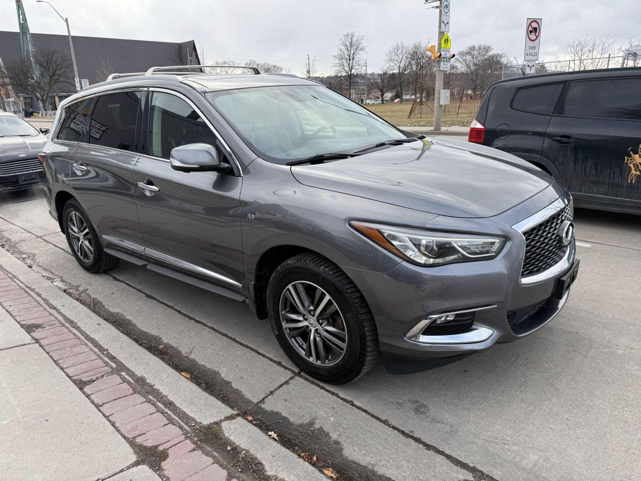 2017 Infiniti QX60 AWD 4dr Photo2