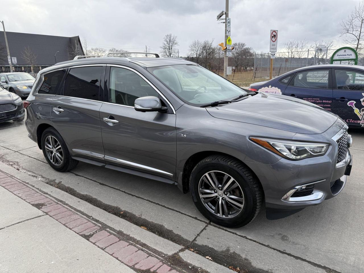 2017 Infiniti QX60 AWD 4dr Photo3