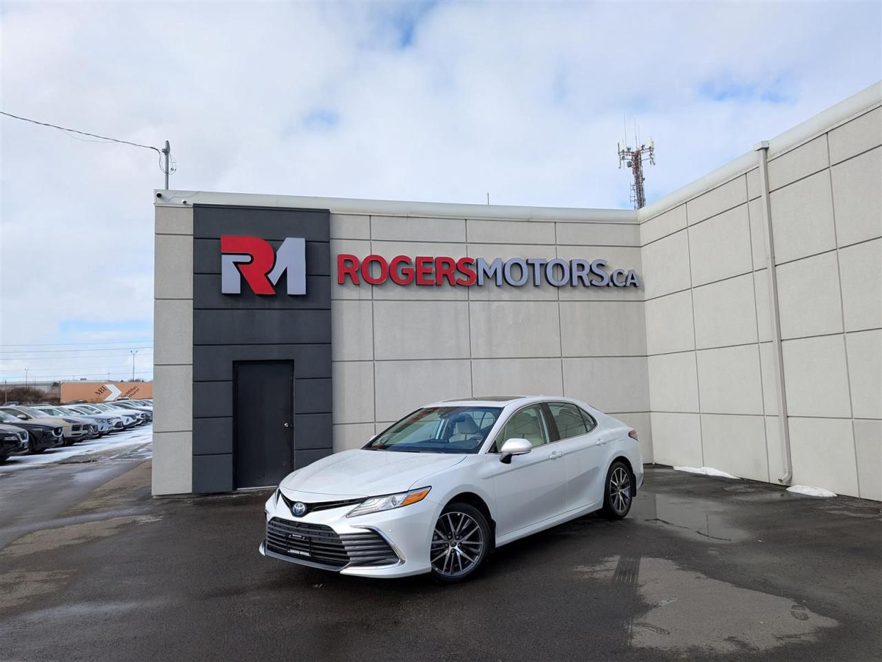 Used 2024 Toyota Camry HYBRID XLE - NAVI - SUNROOF - 360 CAMERA - TECH FEATURES for sale in Oakville, ON