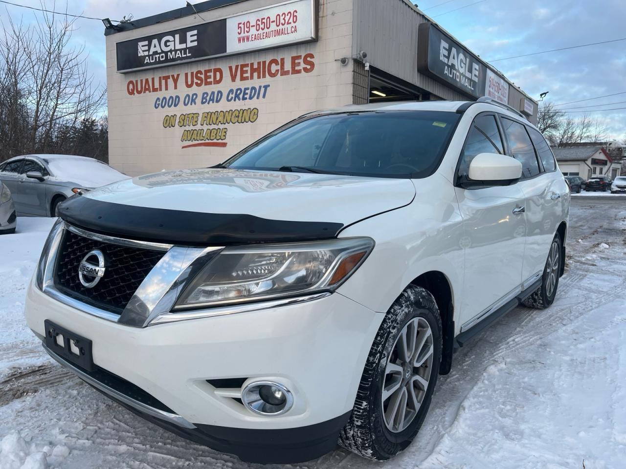 Used 2016 Nissan Pathfinder SL * 4WD * 7 Passenger * Navigation System * Leather Seats * Dual Pane Sunroof * Remote Start System * 360 View Camera w/ Parking Sensors * Seat Memor for sale in Cambridge, ON