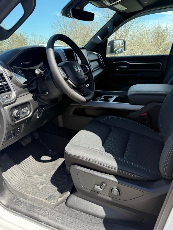 2025 RAM 1500 BIG HORN 4X4 QUAD CAB 6'4" BOX Photo37