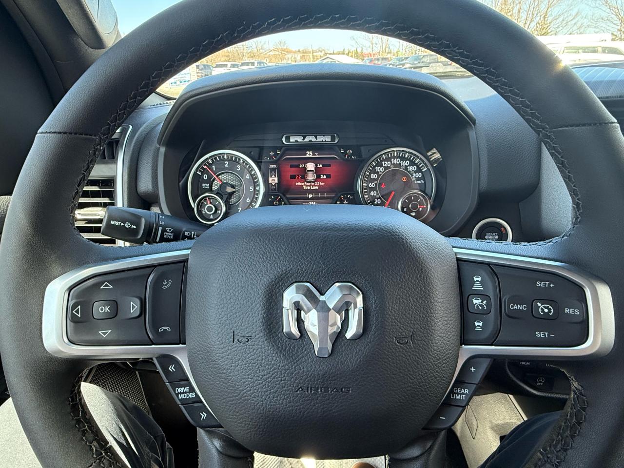 2025 RAM 1500 BIG HORN 4X4 QUAD CAB 6'4" BOX Photo38