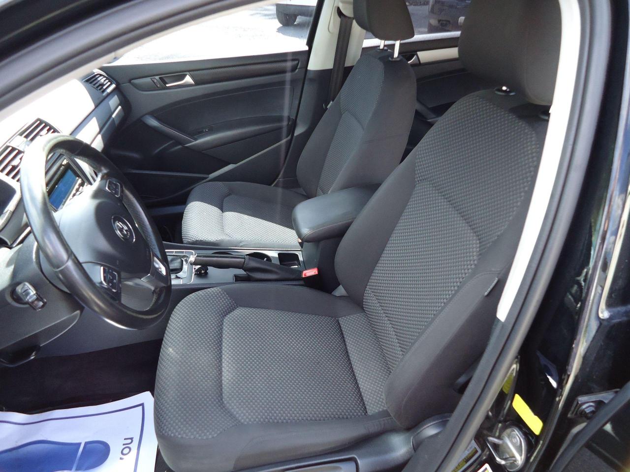 2012 Volkswagen Passat 4dr Sdn 2.0 TDI DSG Trendline + - Photo #6