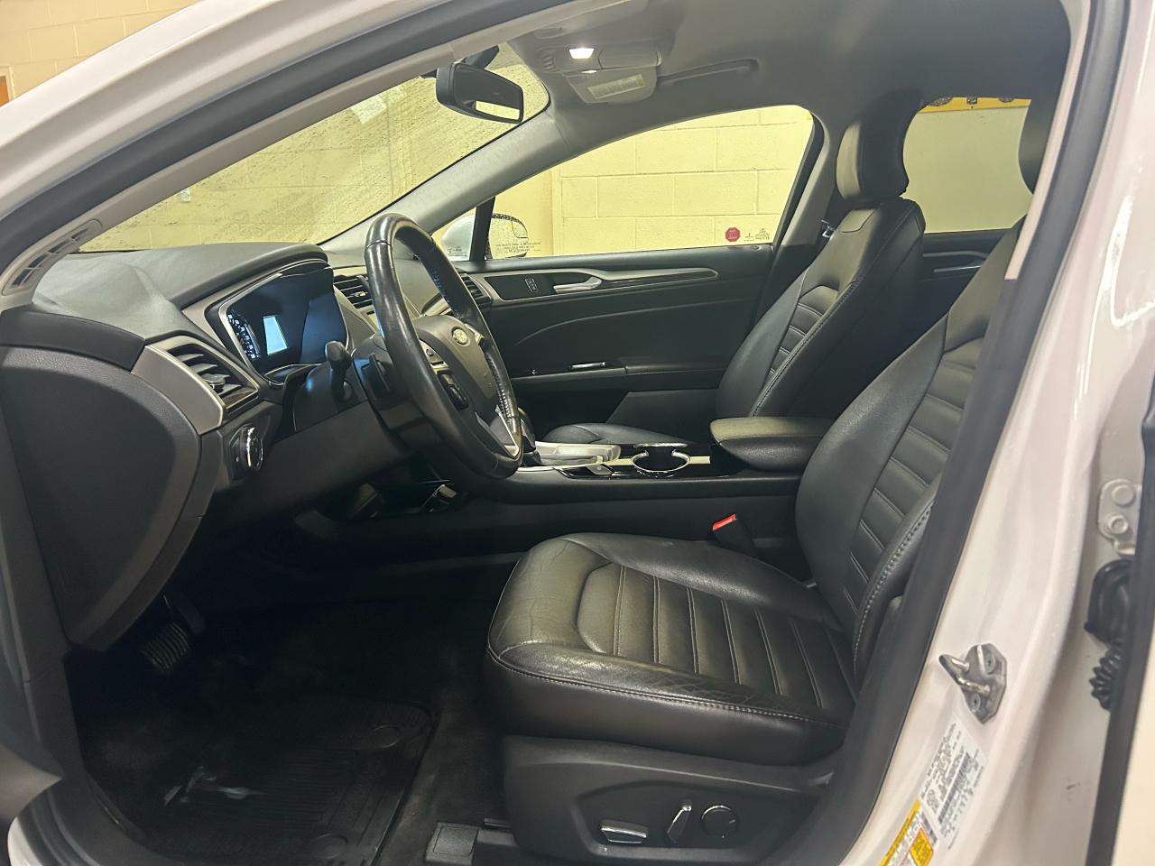 2015 Ford Fusion SE - Photo #9