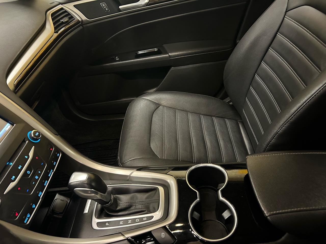 2015 Ford Fusion SE - Photo #12