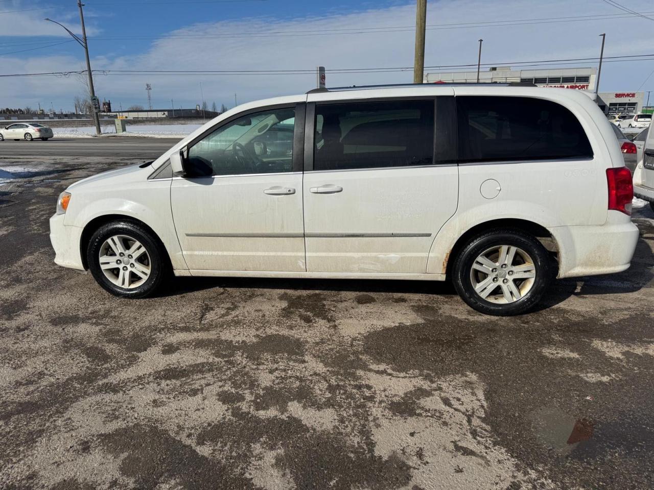 2014 Dodge Grand Caravan Crew, ENGINE PROBLEM, LOADED, CREW, AS IS - Photo #2