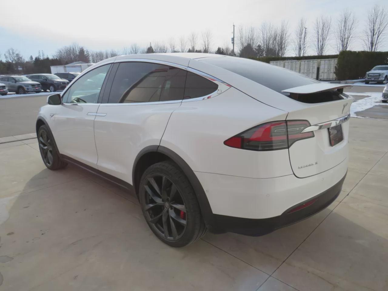2016 Tesla Model X Model X P90D (**RARE!!!**SIGNATURE EDITION**AWD**FALCON WING REAR DOORS**ALLOY RIMS**FOG LIGHTS**LEATHER**NAVIGATION**POWER SEATS**POWER DOORS**17 INCH TOUCHSCREEN DISPLAY**CUSTOM REAR MAT**HEATED SEATS**HEATED STEERING WHEEL**REVERSE CAMERA**AUTO PILOT** Photo