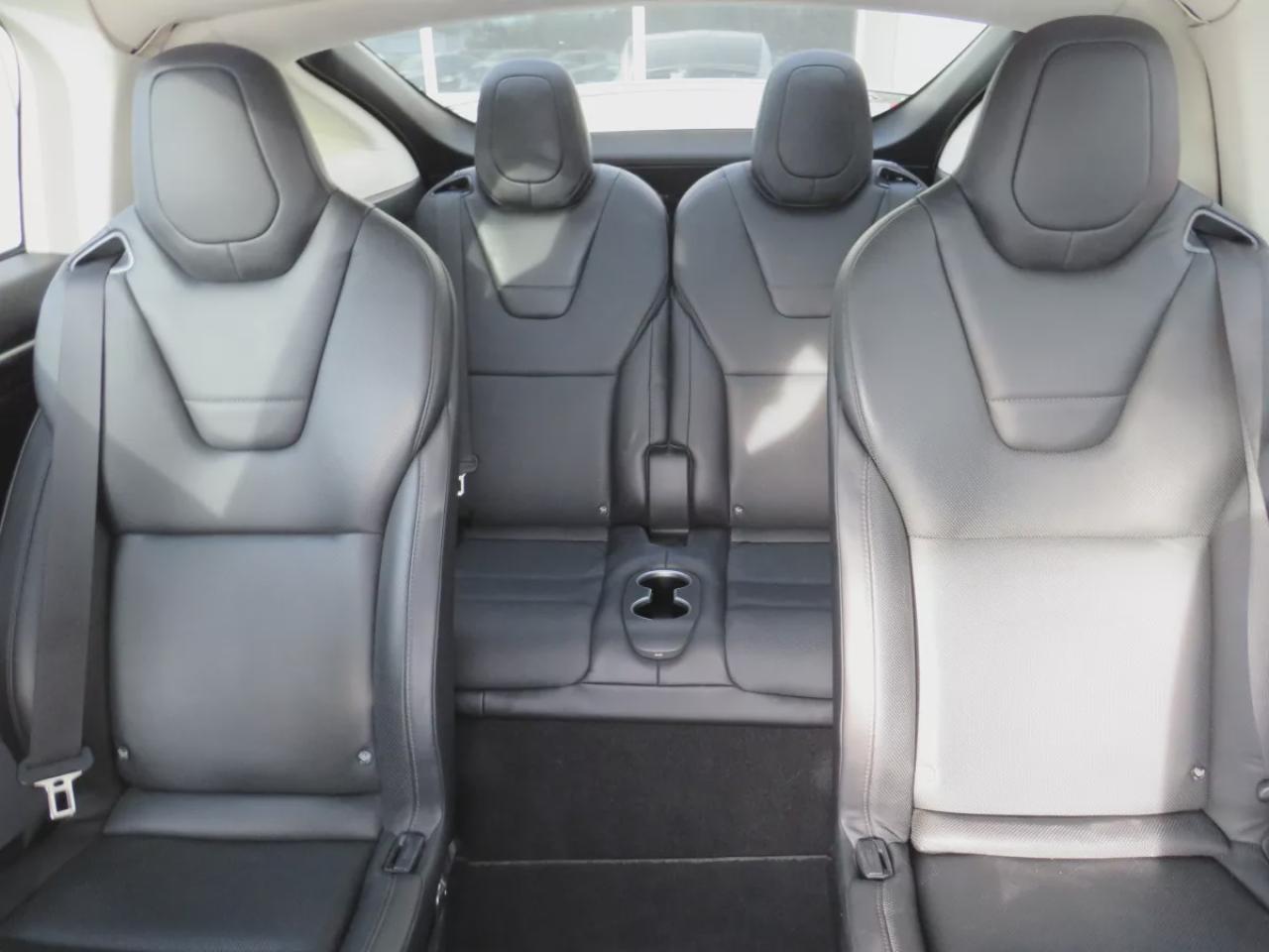 2016 Tesla Model X Model X P90D (**RARE!!!**SIGNATURE EDITION**AWD**FALCON WING REAR DOORS**ALLOY RIMS**FOG LIGHTS**LEATHER**NAVIGATION**POWER SEATS**POWER DOORS**17 INCH TOUCHSCREEN DISPLAY**CUSTOM REAR MAT**HEATED SEATS**HEATED STEERING WHEEL**REVERSE CAMERA**AUTO PILOT** Photo