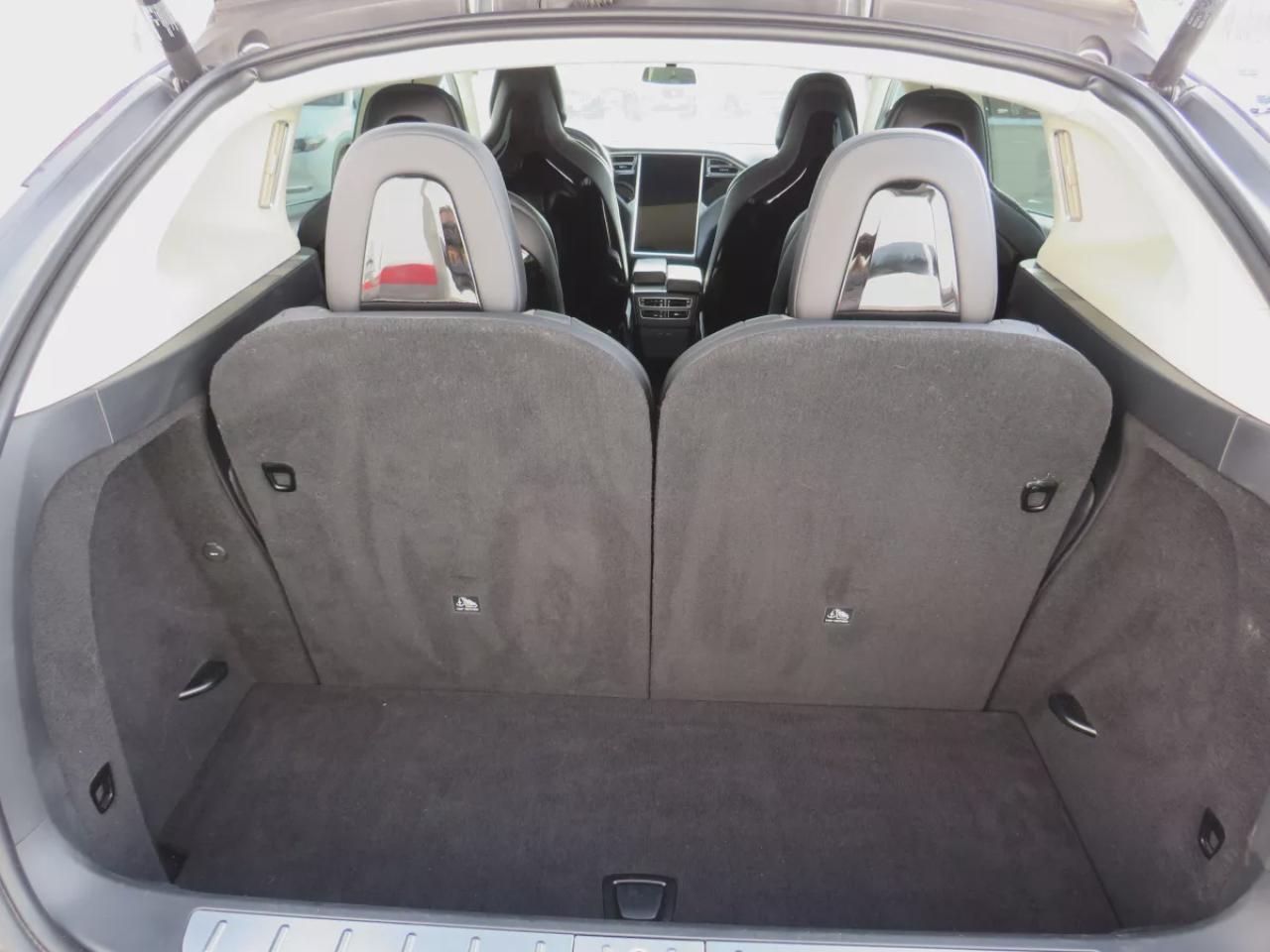 2016 Tesla Model X Model X P90D (**RARE!!!**SIGNATURE EDITION**AWD**FALCON WING REAR DOORS**ALLOY RIMS**FOG LIGHTS**LEATHER**NAVIGATION**POWER SEATS**POWER DOORS**17 INCH TOUCHSCREEN DISPLAY**CUSTOM REAR MAT**HEATED SEATS**HEATED STEERING WHEEL**REVERSE CAMERA**AUTO PILOT** Photo