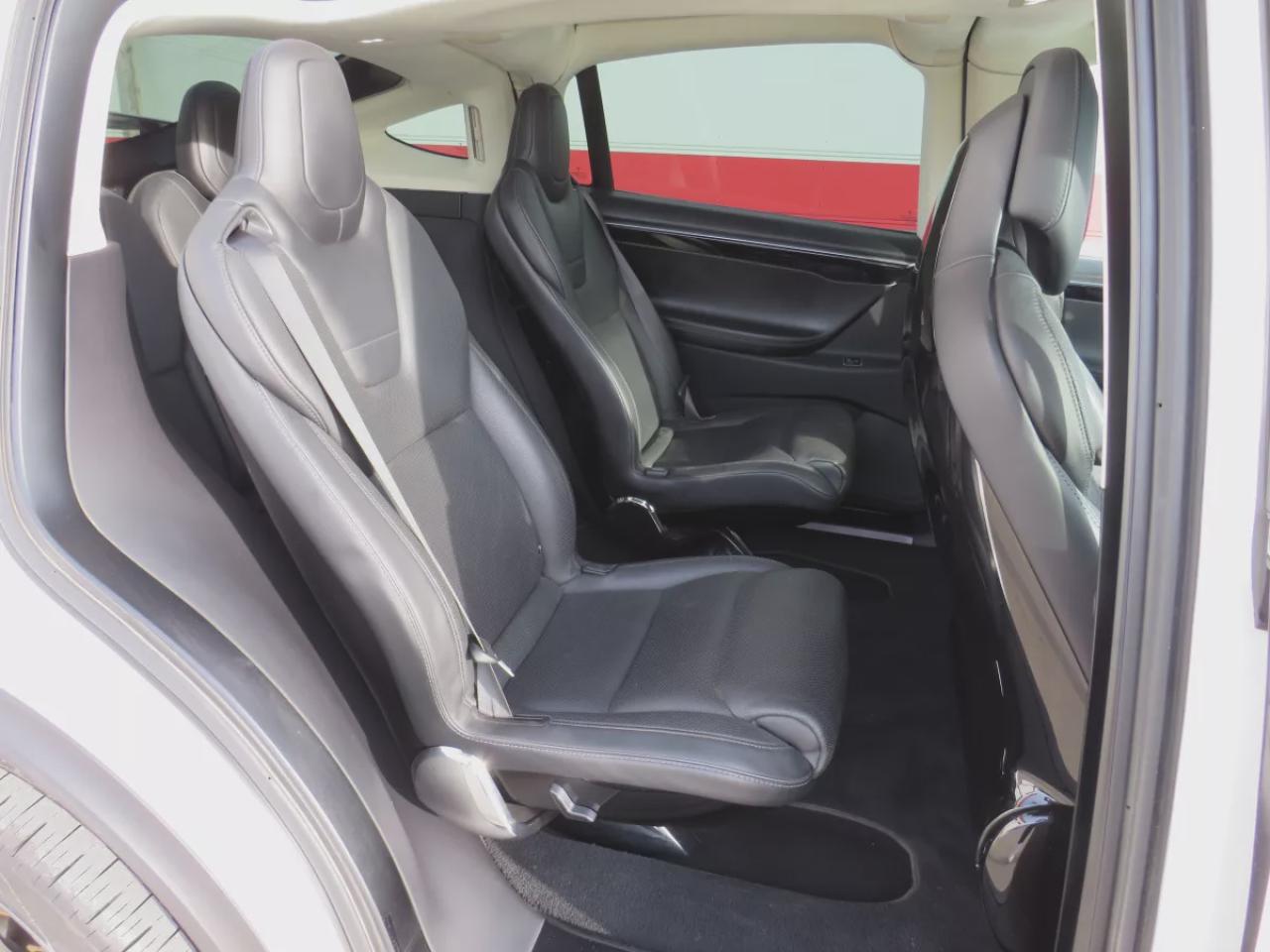 2016 Tesla Model X Model X P90D (**RARE!!!**SIGNATURE EDITION**AWD**FALCON WING REAR DOORS**ALLOY RIMS**FOG LIGHTS**LEATHER**NAVIGATION**POWER SEATS**POWER DOORS**17 INCH TOUCHSCREEN DISPLAY**CUSTOM REAR MAT**HEATED SEATS**HEATED STEERING WHEEL**REVERSE CAMERA**AUTO PILOT** Photo