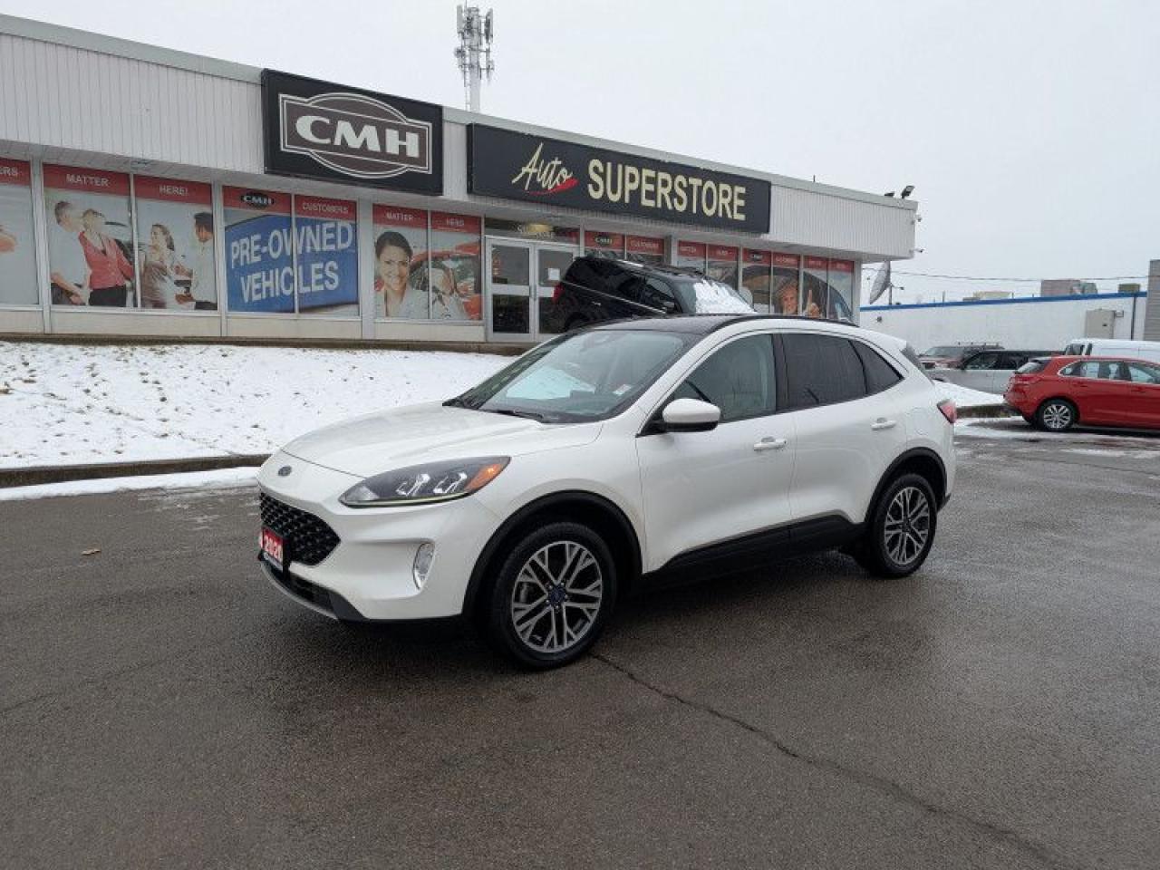 Used 2020 Ford Escape SEL  **LOW MILEAGE - PANO ROOF** for sale in St. Catharines, ON