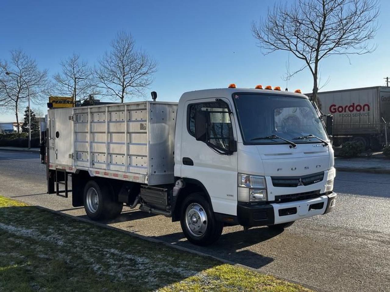 Used 2014 Mitsubishi FUSO FE Flatbed high rail with Tommy Power Tailgate Diesel for sale in Burnaby, BC