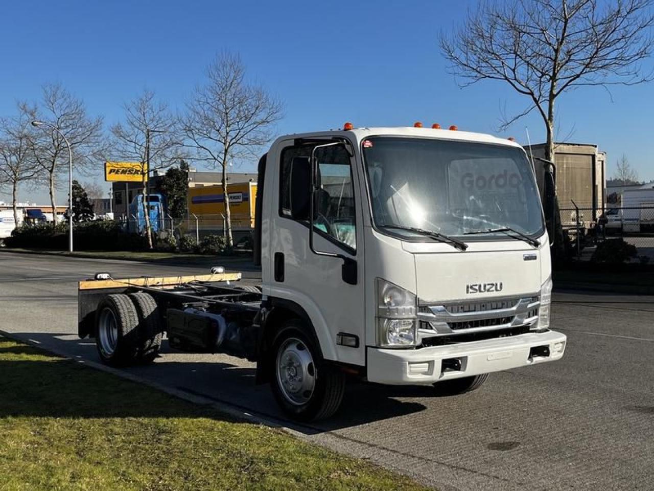 Used 2017 Isuzu NQR Cab & Chassis Dually 3 Seater Diesel for sale in Burnaby, BC