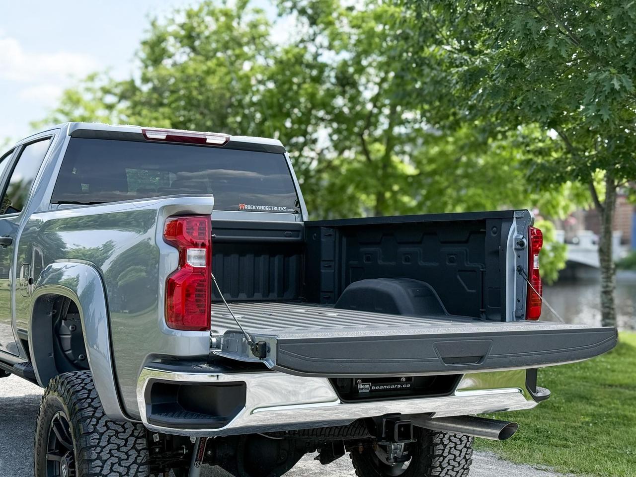 2025 Chevrolet Silverado 3500HD Work Truck ROCKY RIDGE PACKAGE - 6.6L V8 WORK TRUCK WITH REMOTE ENTRY, HITCH GUIDANCE WITH HITCH VIEW, INTELLIBEAM, HD REAR VISION CAMERA Photo4