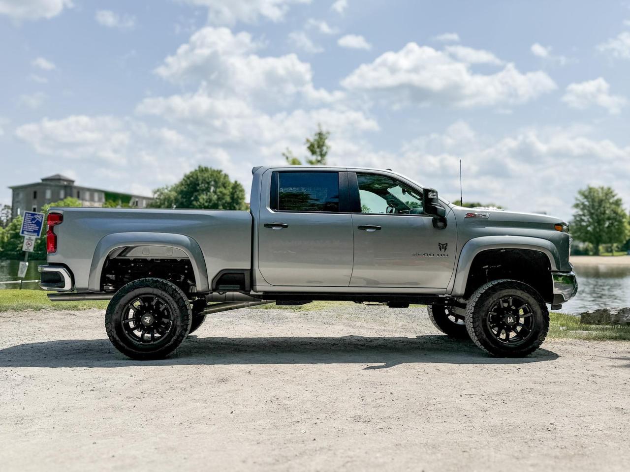 2025 Chevrolet Silverado 3500HD Work Truck ROCKY RIDGE PACKAGE - 6.6L V8 WORK TRUCK WITH REMOTE ENTRY, HITCH GUIDANCE WITH HITCH VIEW, INTELLIBEAM, HD REAR VISION CAMERA Photo