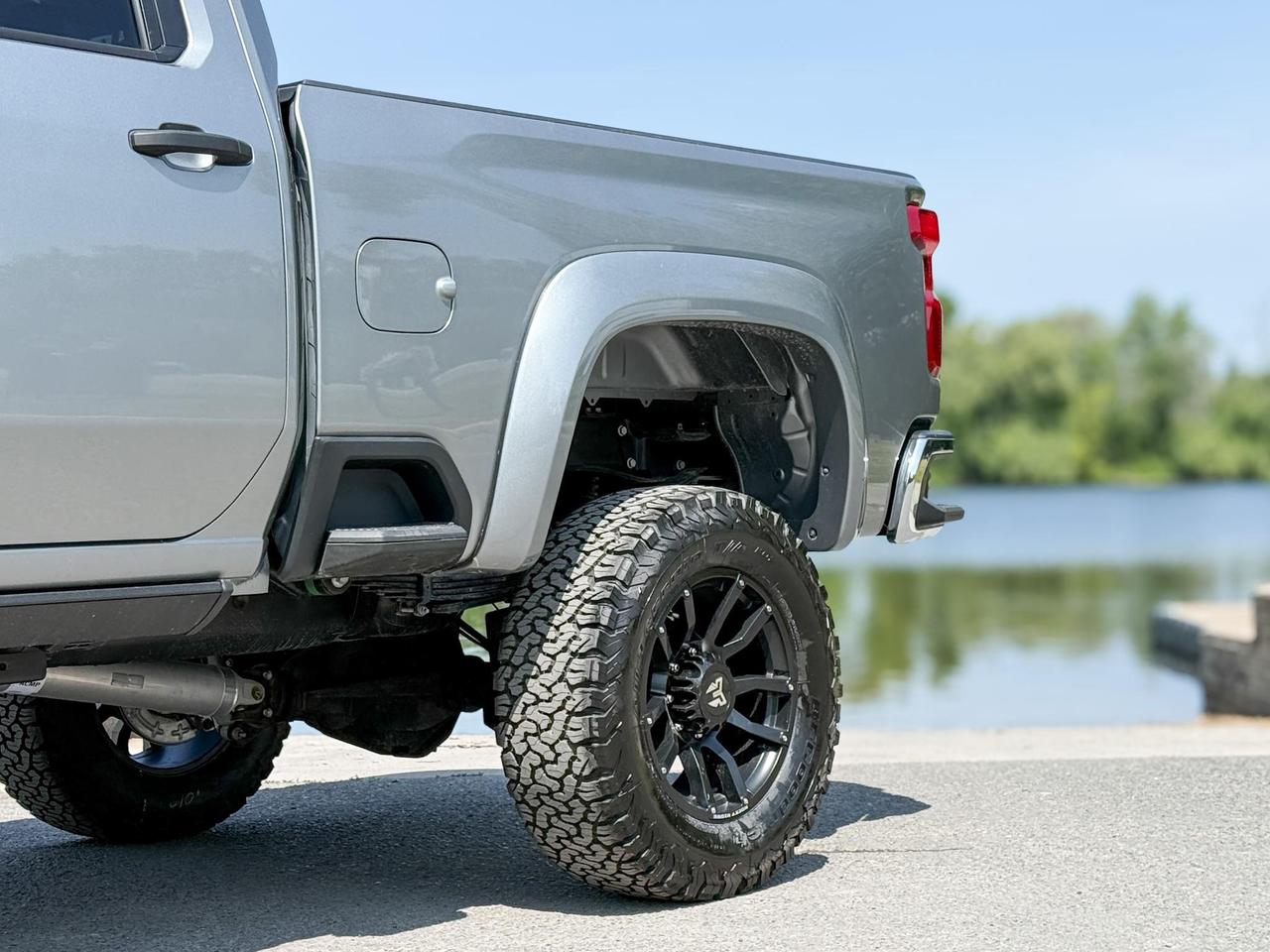 2025 Chevrolet Silverado 3500HD Work Truck ROCKY RIDGE PACKAGE - 6.6L V8 WORK TRUCK WITH REMOTE ENTRY, HITCH GUIDANCE WITH HITCH VIEW, INTELLIBEAM, HD REAR VISION CAMERA Photo