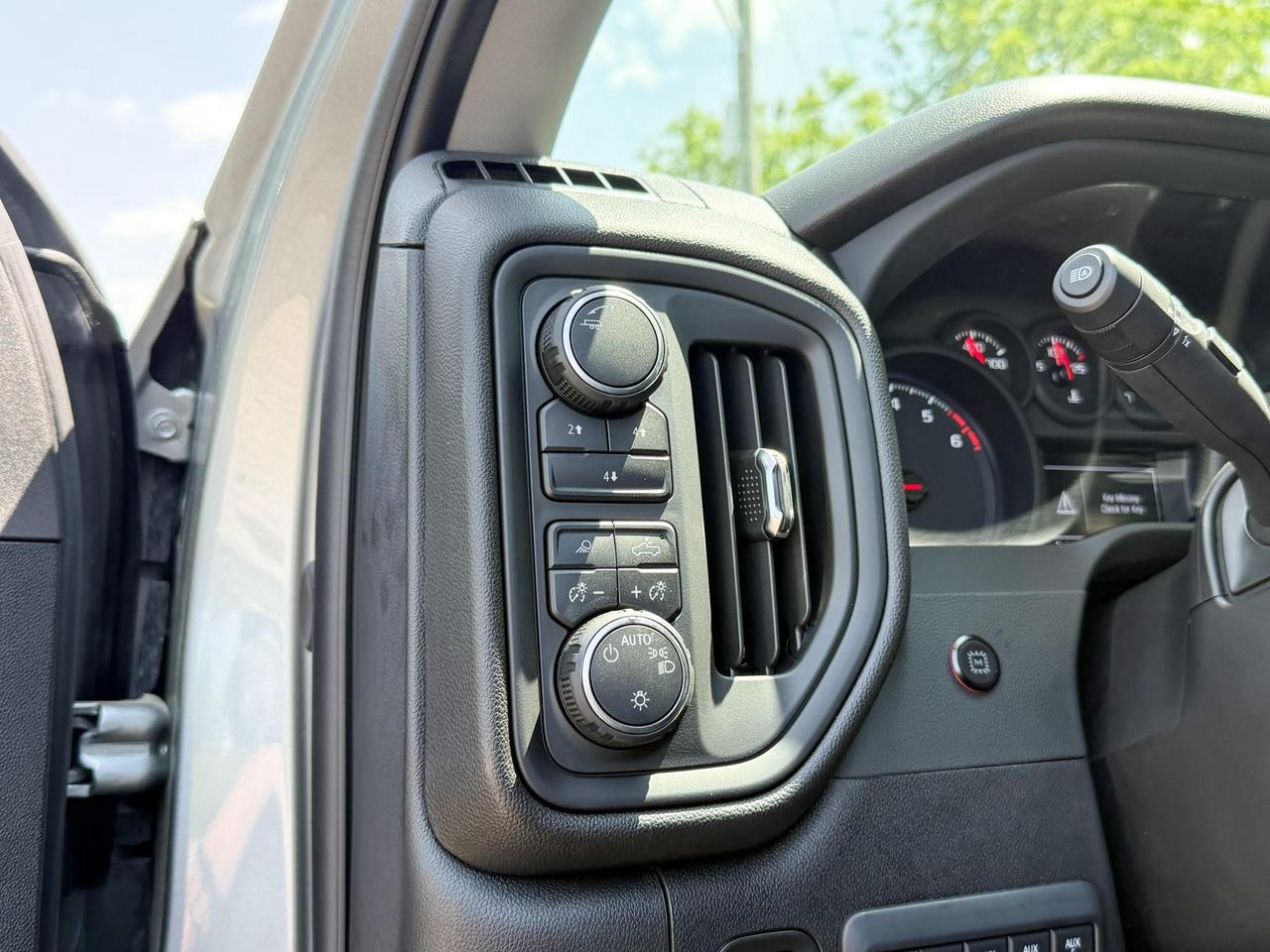 2025 Chevrolet Silverado 3500HD Work Truck ROCKY RIDGE PACKAGE - 6.6L V8 WORK TRUCK WITH REMOTE ENTRY, HITCH GUIDANCE WITH HITCH VIEW, INTELLIBEAM, HD REAR VISION CAMERA Photo